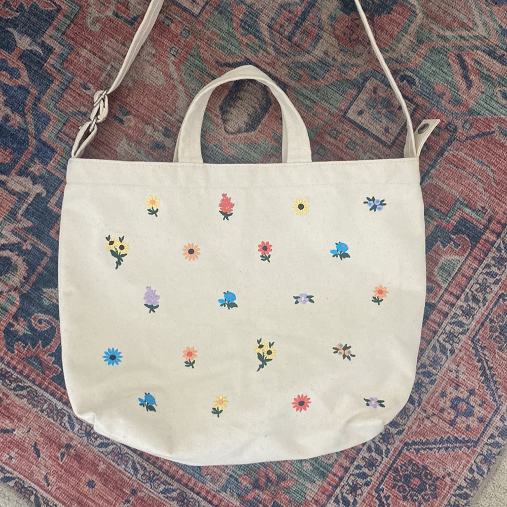 Baggu Horizontal Duck Bag w/ Embroidered Flowers